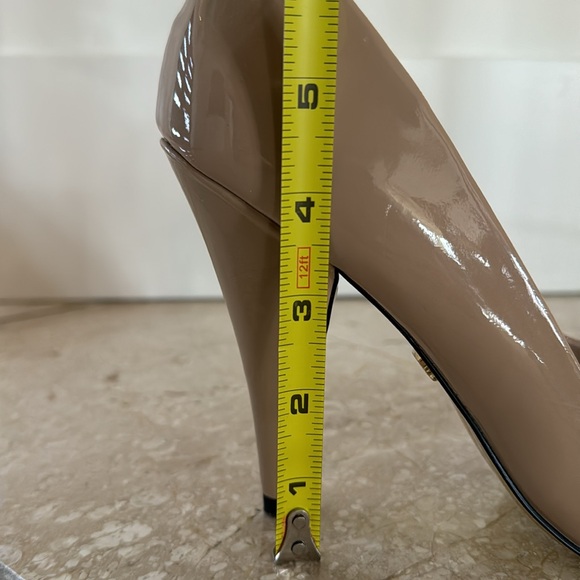 Fergie nude beige stiletto pump heels - Picture 6 of 6